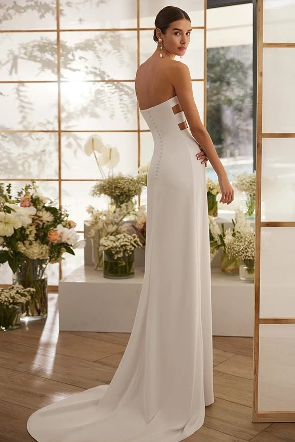 a gorgeous bride in her Rosa Clar wedding dress 